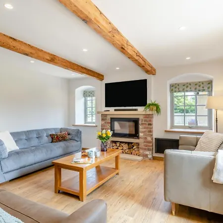 5 Bed In Oc-w32112 Wigglesworth
