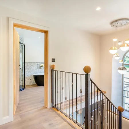 5 Bed In Oc-w32112 Wigglesworth